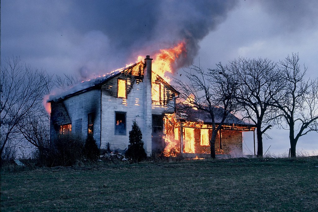 Mimpi Rumah Kebakaran Secara